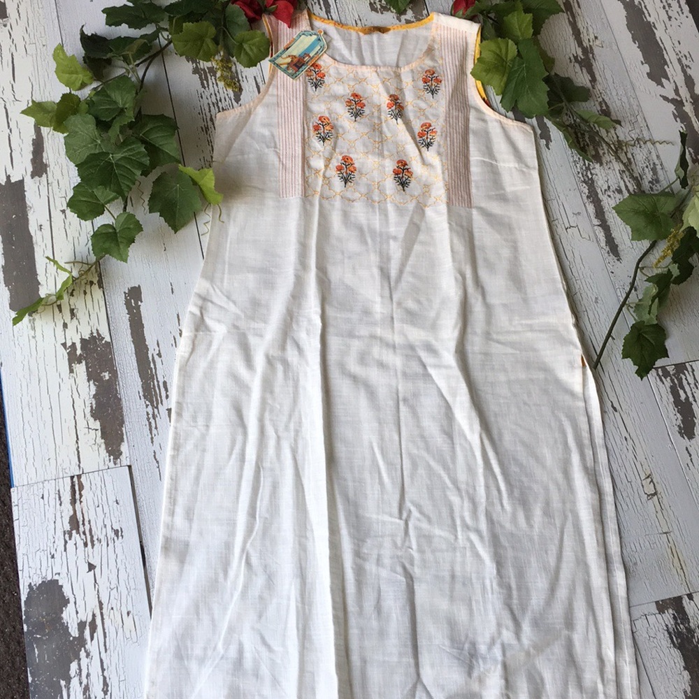 Aurelia floral embroidery tunic top